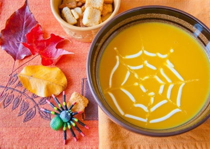 Рецепт на Хэллоуин: Тыквенный суп Паутинка